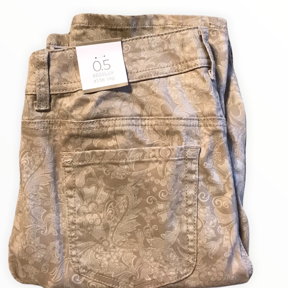 🎁Chico’s‎ NWT Tan & Cream Slim Jeans Small🎁